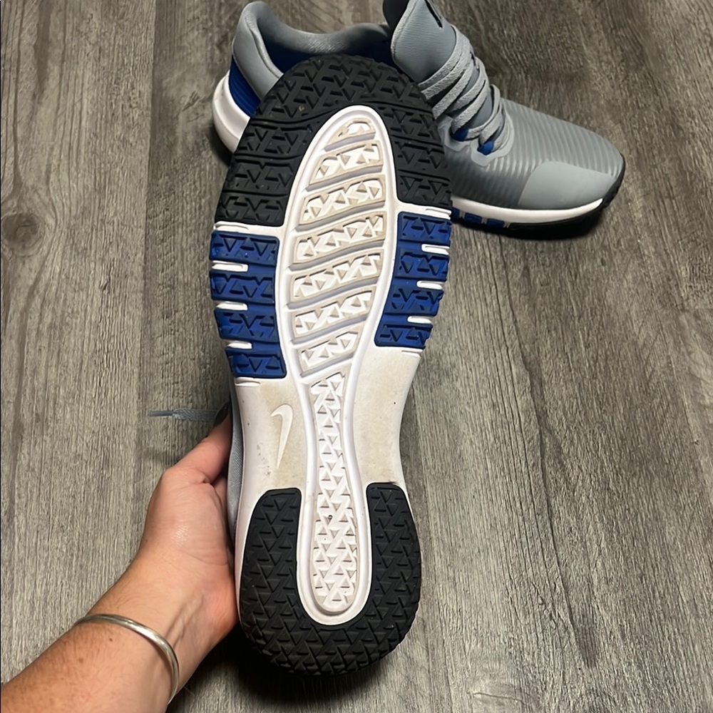 Men’s 10.5 Nike Gray and Blue Athletic Shoes with Cushioned Support - Picture 3 of 9
